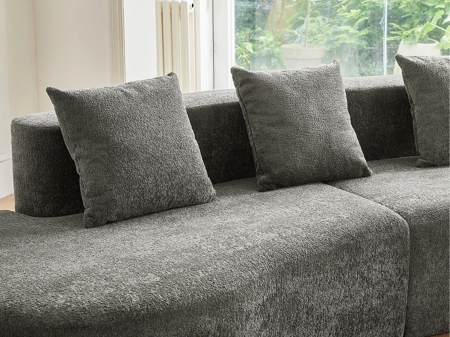 Aurora 1.0 - Canapé 3 places courbe - Velours doux - design arqué - confort moelleux - pour grands salons et espaces de vie