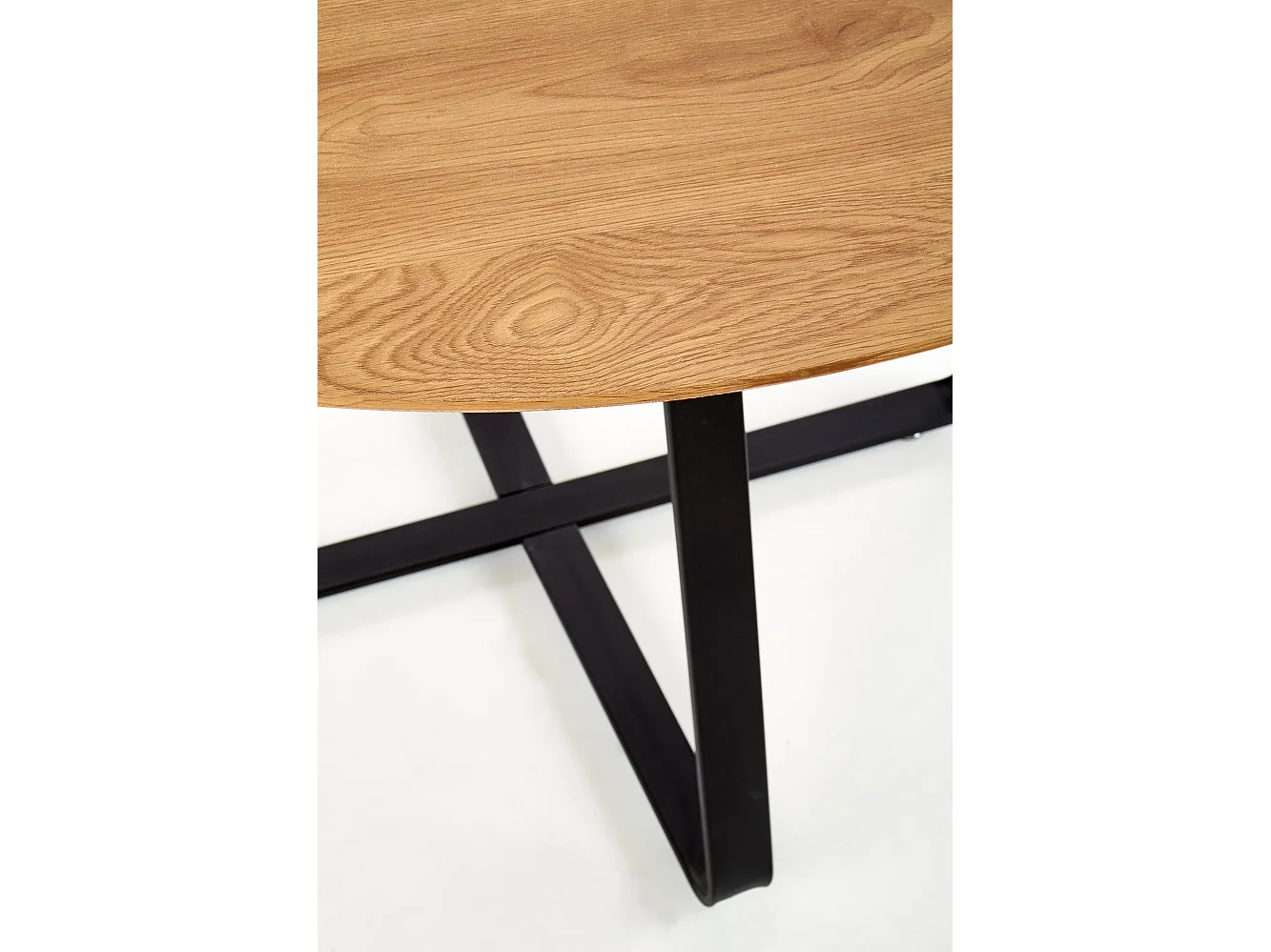 Table ronde MDF laminé chêne pieds métal noir Ø120 cm
