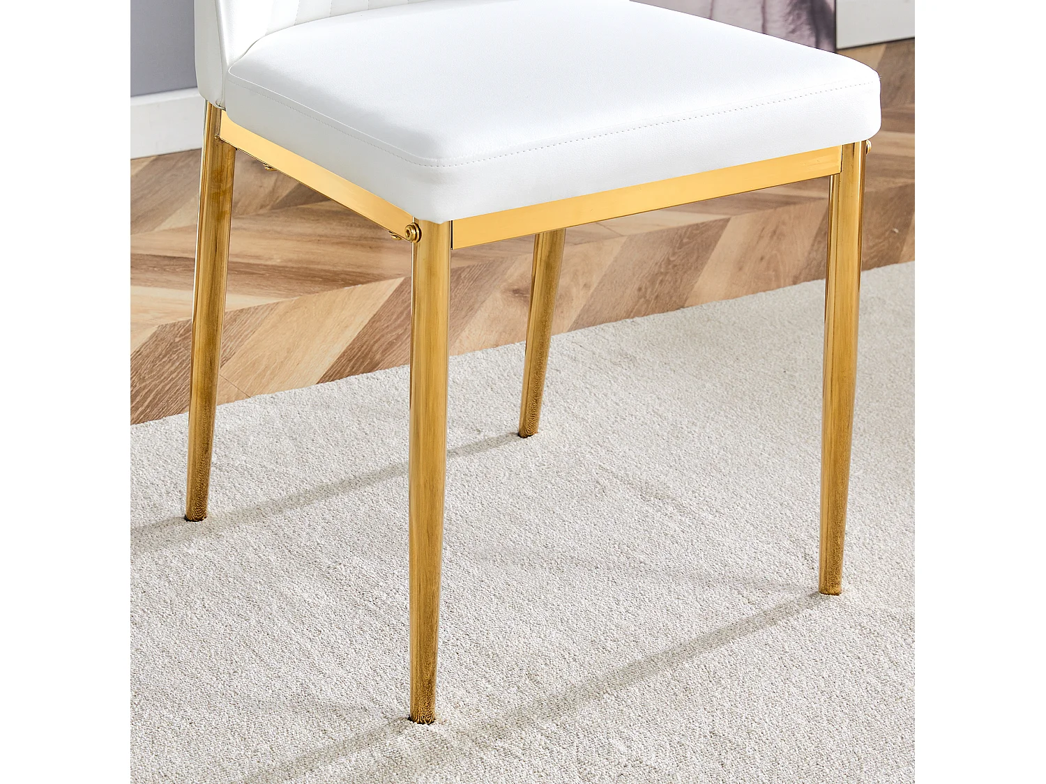 Set van 4 stoelen in wit PU-leer - Gouden metalen poten - Verticaal streepmotief