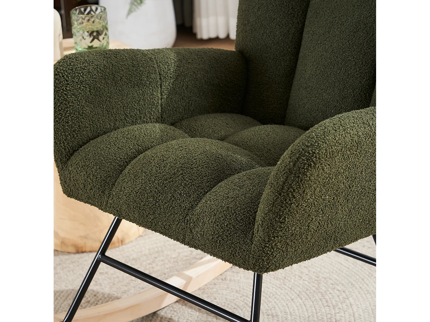 Fauteuil à bascule avec dossier haut et accoudoirs- Rocking chair en tissu Teddy vert