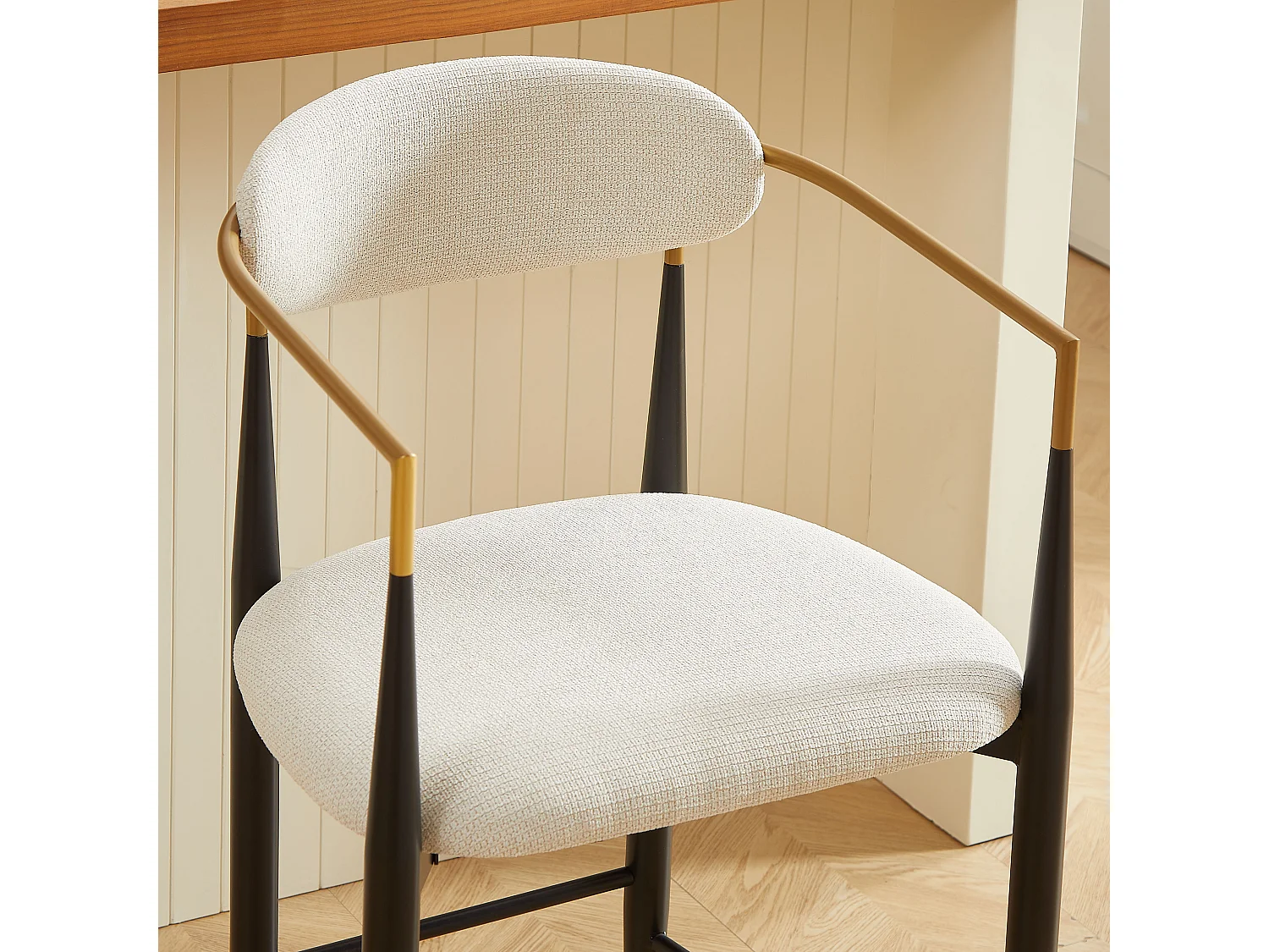 Lot de 2 tabourets de bar avec accoudoir - Tissu beige - Cadre en métal noir et or