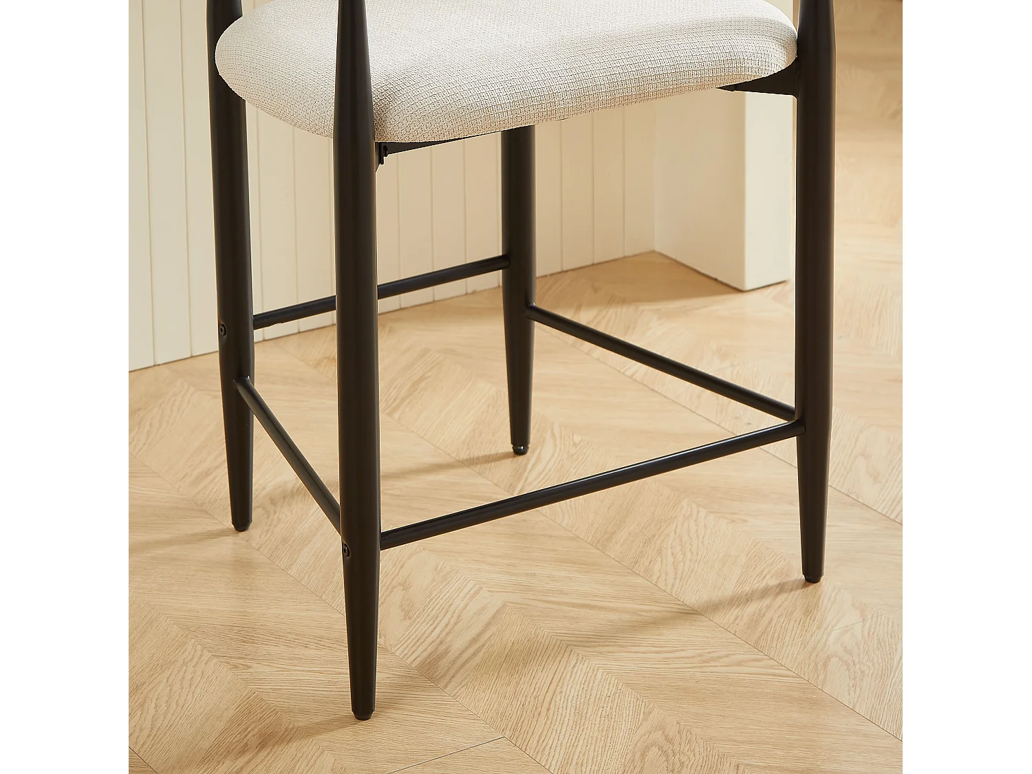 Lot de 2 tabourets de bar avec accoudoir - Tissu beige - Cadre en métal noir et or