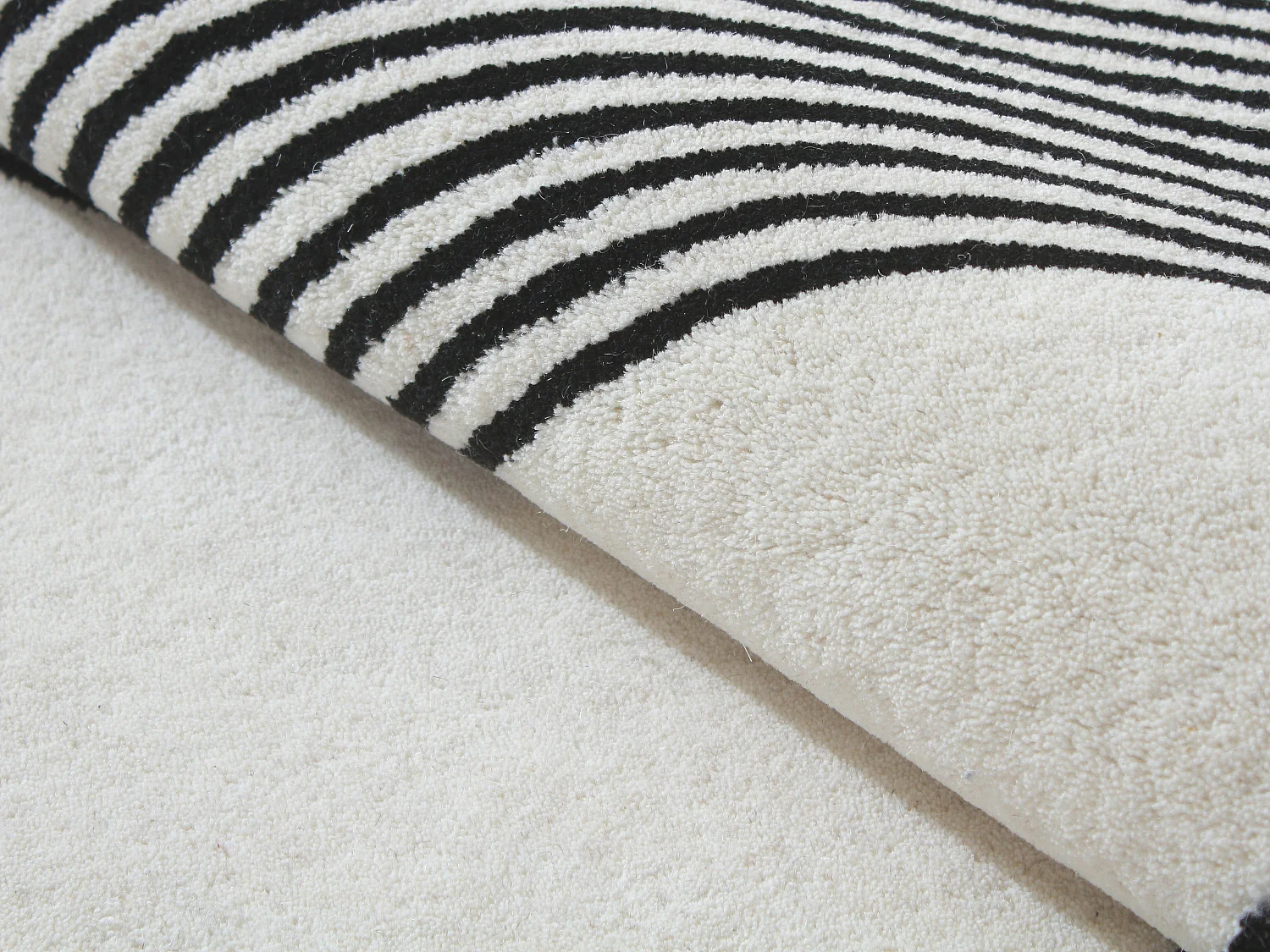 Tapis tufté 100% laine - 160 x 230 cm - Blanc et noir - 2300g/m² - NOCENO