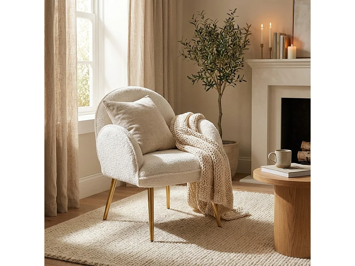 Sessel aus weißem Bouclé und vergoldetem Metall für das Esszimmer Vivi
