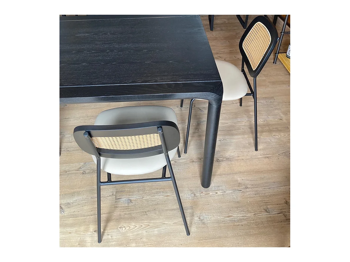 MEMPHIS - 2 Chaises de repas en simili cuir et cannage beige