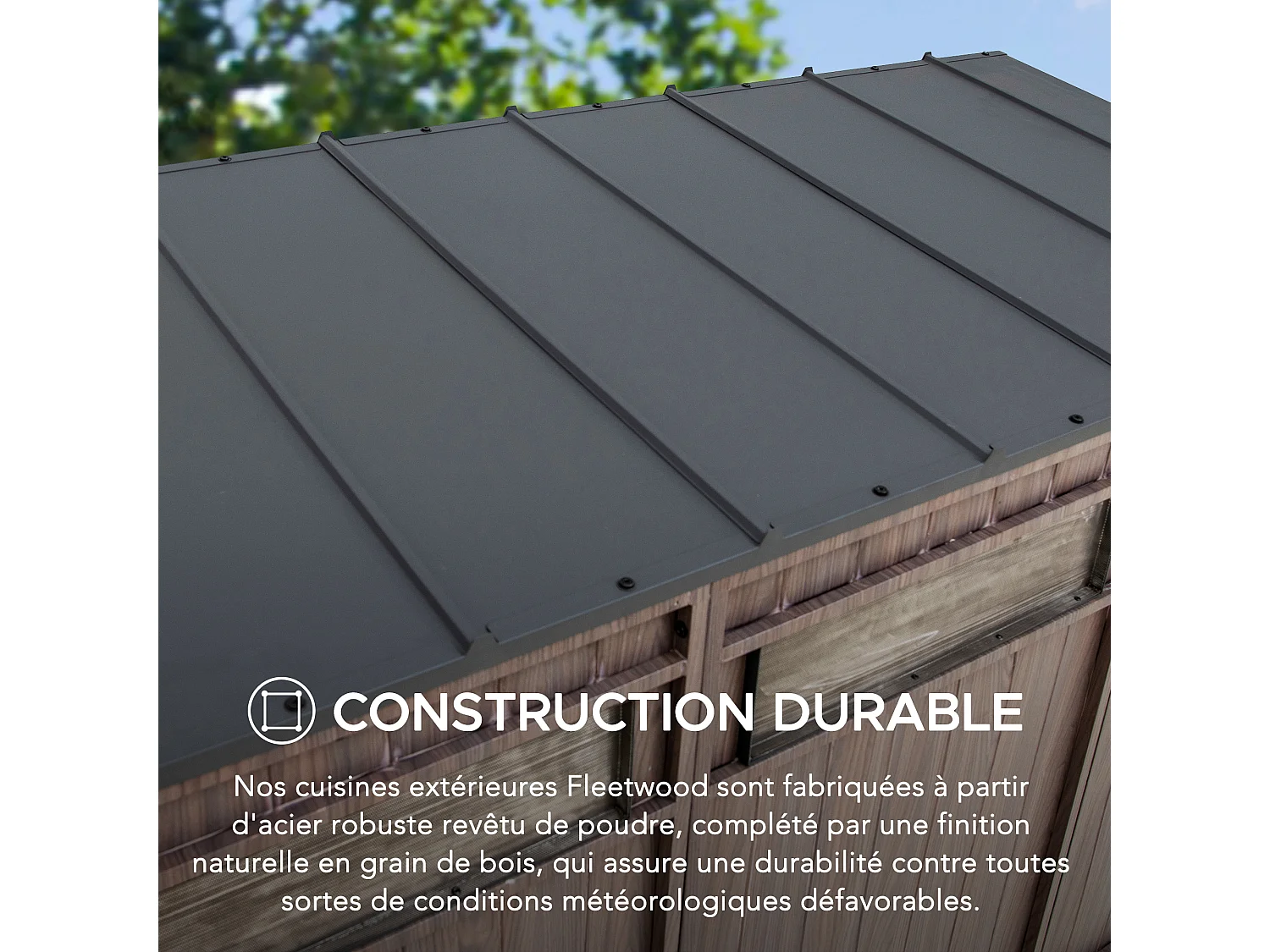 Cuisine extérieure MAMBO de 220 cm x 94 cm avec porte relevable et portes coulissantes pliantes.