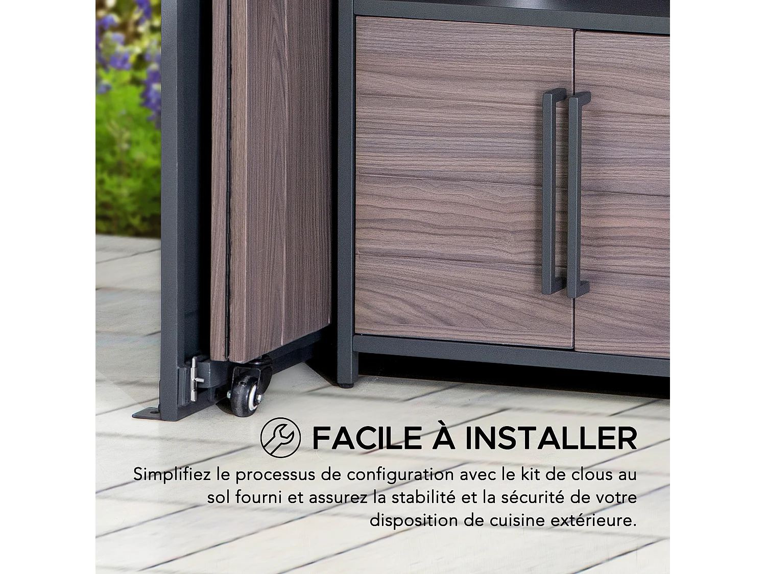 Cuisine extérieure MAMBO de 220 cm x 94 cm avec porte relevable et portes coulissantes pliantes.