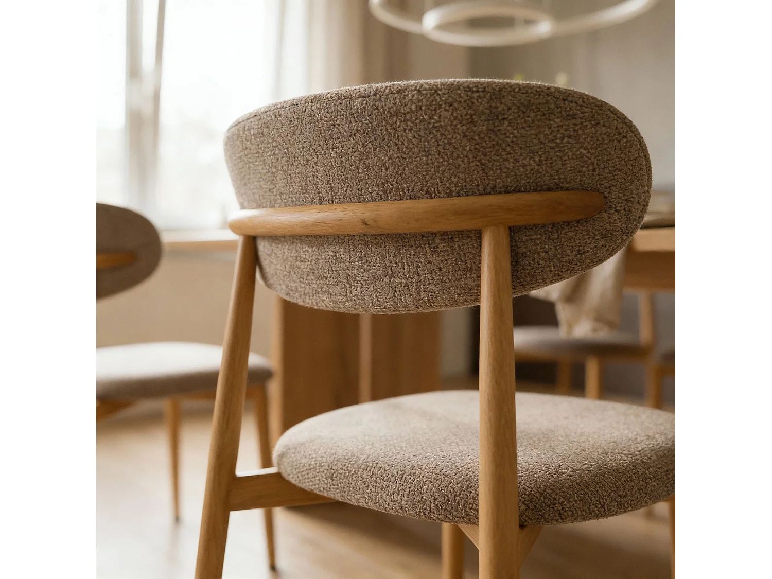 Lot de 2 Chaises ARIEL en Tissu Beige, Chaise de Salle à Manger et Cuisine au Look Moderne, Assise Rembourrée, Dossier Enveloppant