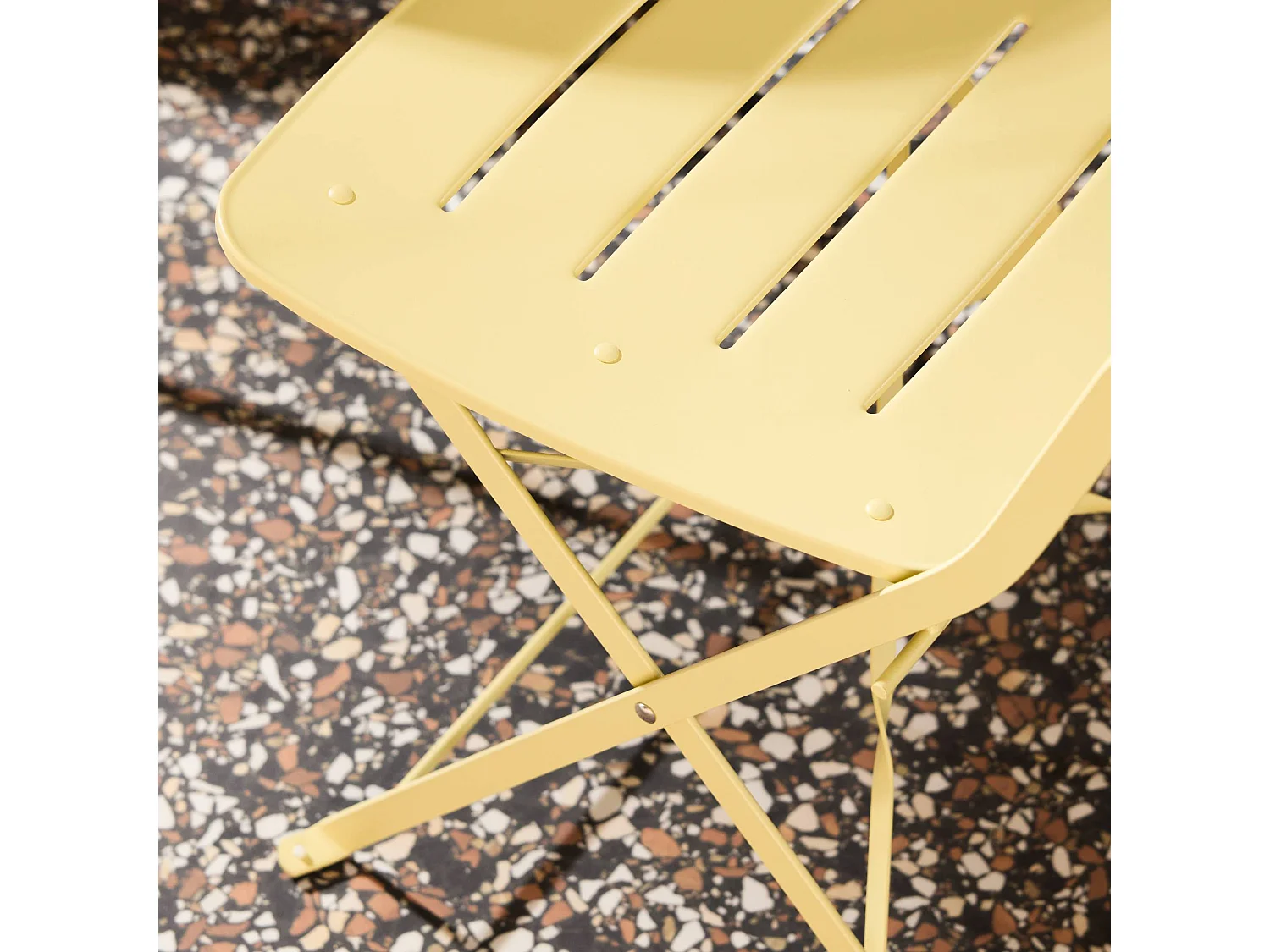 Table de jardin bistrot pliante ronde acier + 2 assises jaune - Balconea