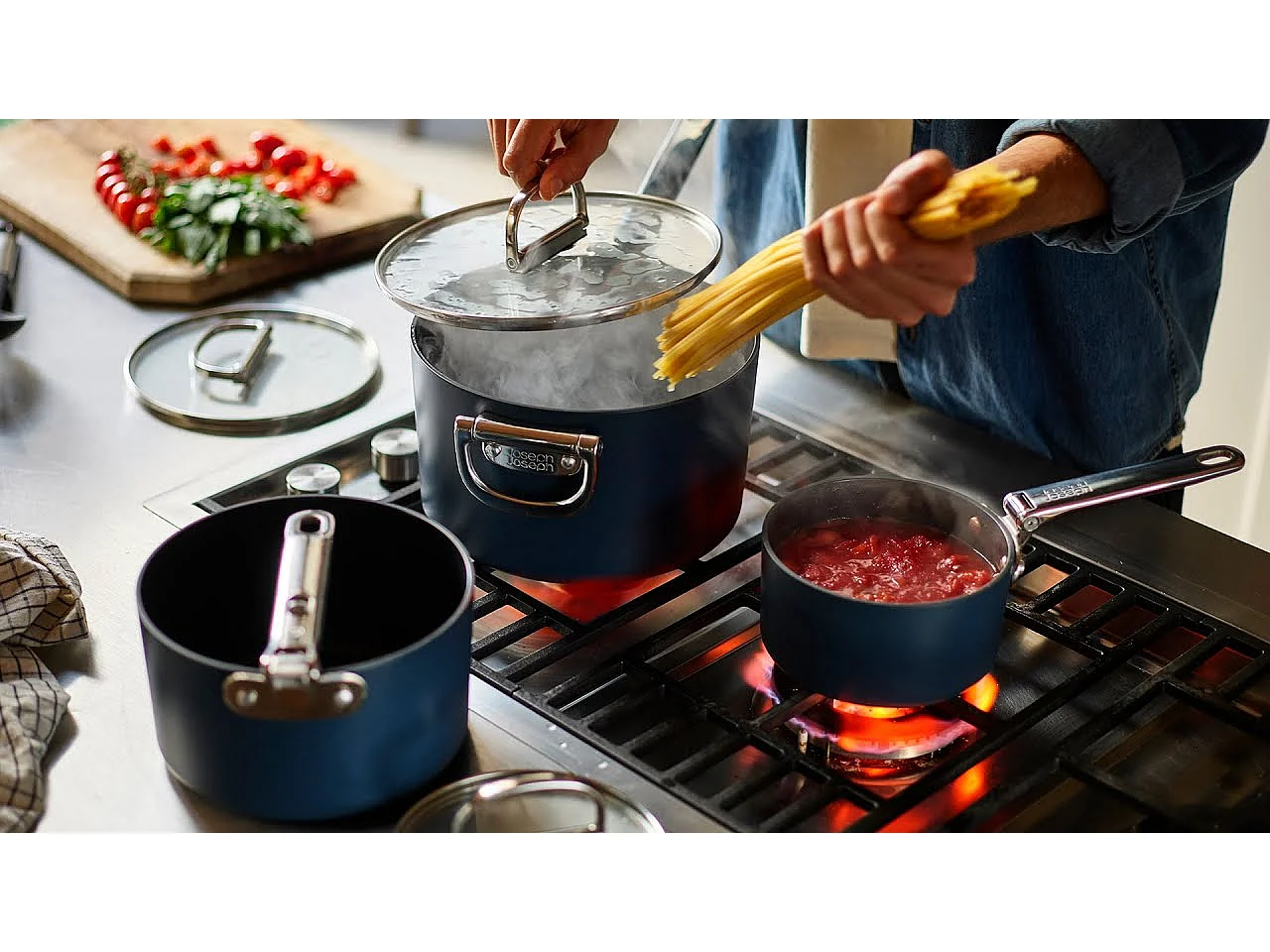 Padella antiaderente Joseph Joseph Space 19 cm con manico pieghevole e coperchio, per induzione e forno fino a 232°C, salvaspazio.