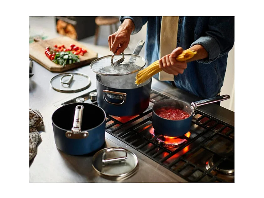 Padella antiaderente Joseph Joseph Space 19 cm con manico pieghevole e coperchio, per induzione e forno fino a 232°C, salvaspazio.