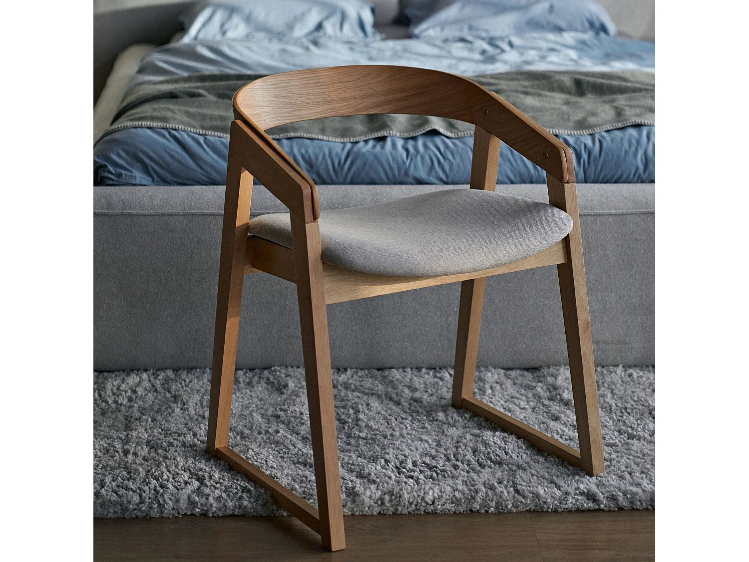Houten stoel – licht hout – lichtgrijs – SALOSS