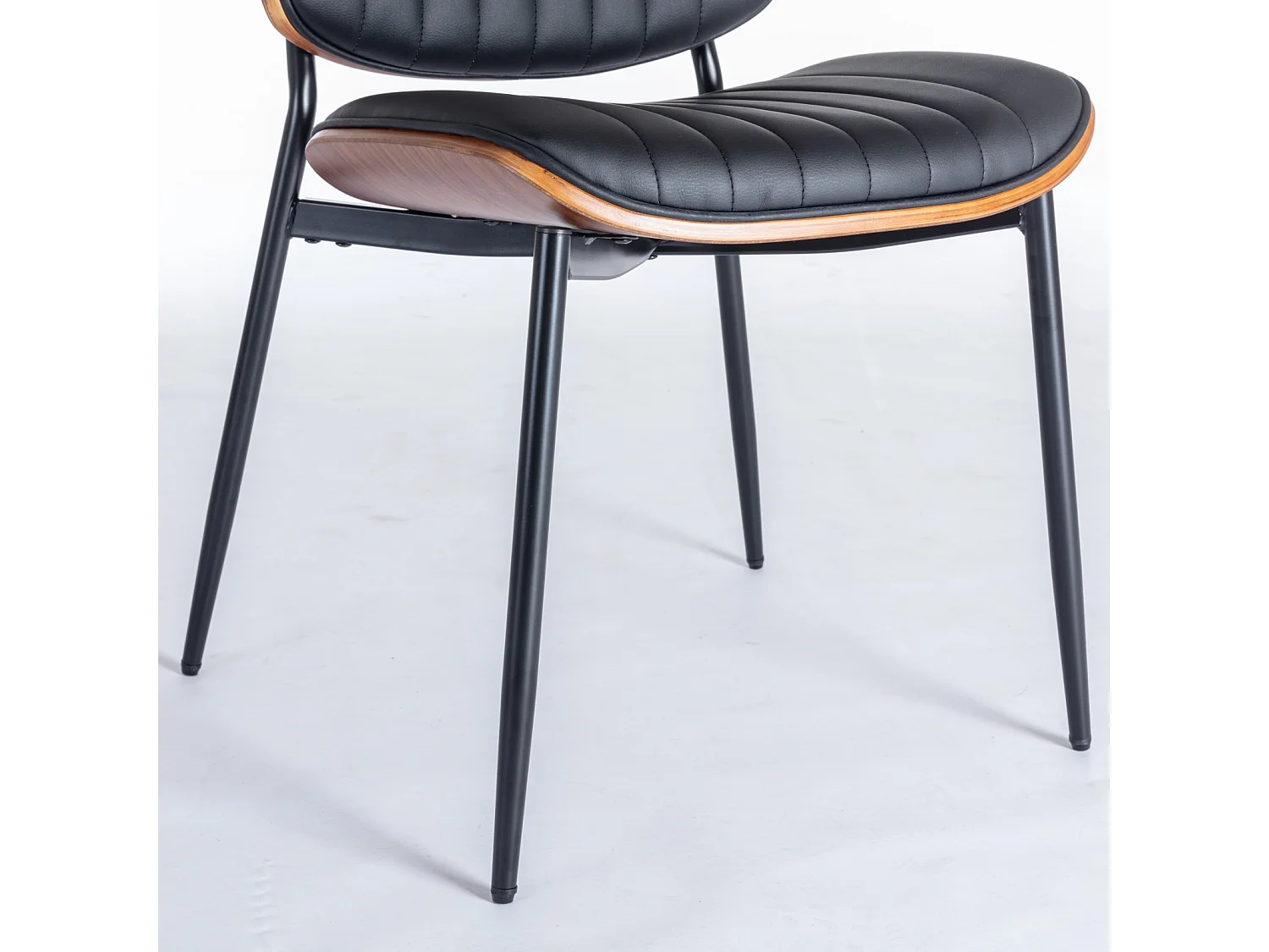 Set di 2 sedie in similpelle PU - gambe in metallo - Nero e noce