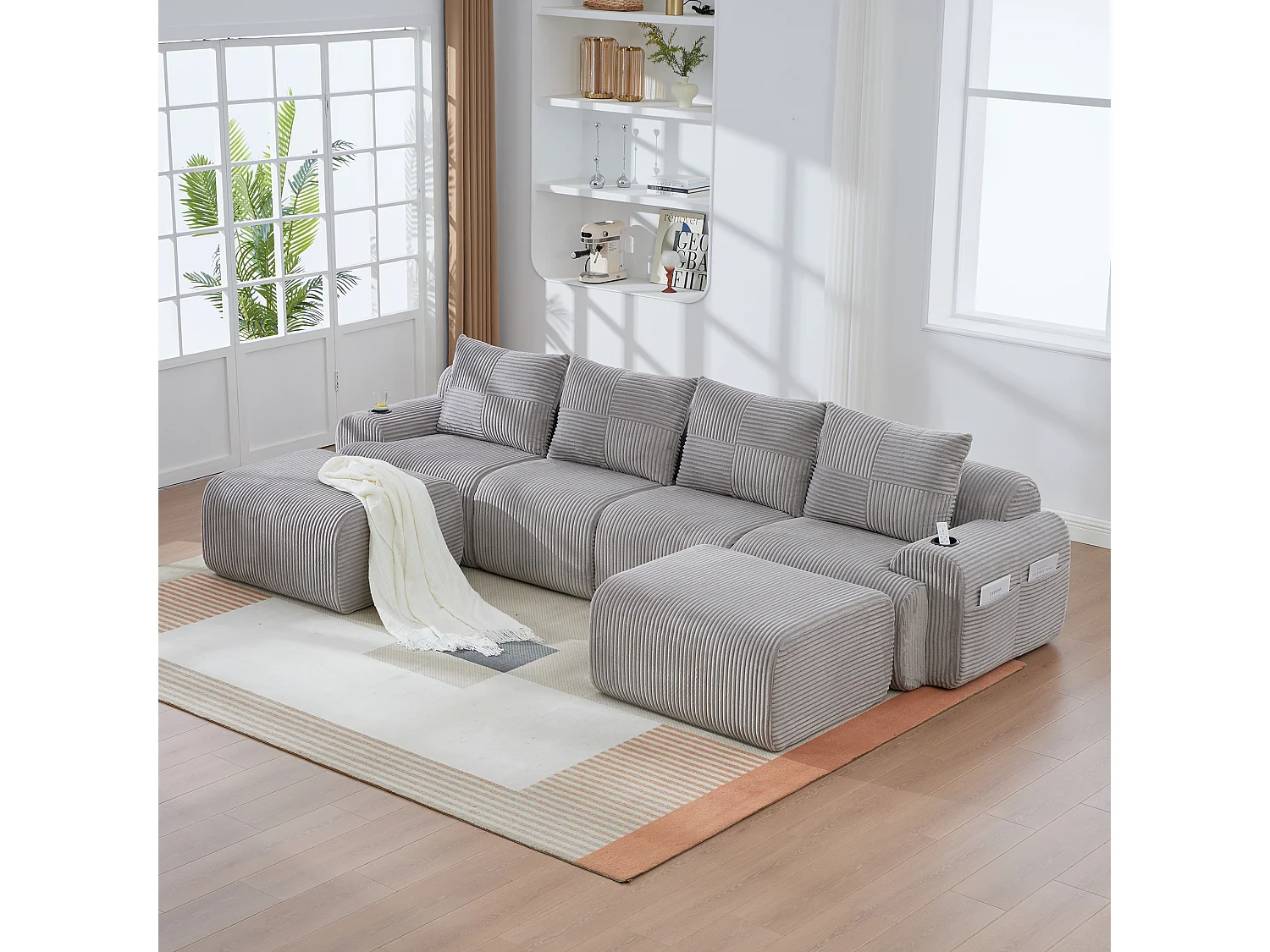 Canapé modulable 4 places - 333 x 174 x 80 cm - avec 2 poufs + porte-gobelets + poche de rangement - velours - gris clair