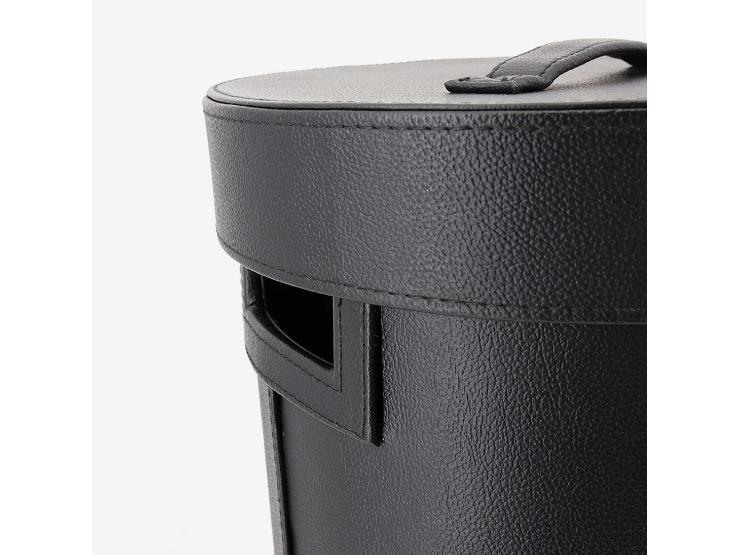 Hudson wasmand 30L van zwart of wit gestructureerd kunstleer, smal design met verborgen deksel