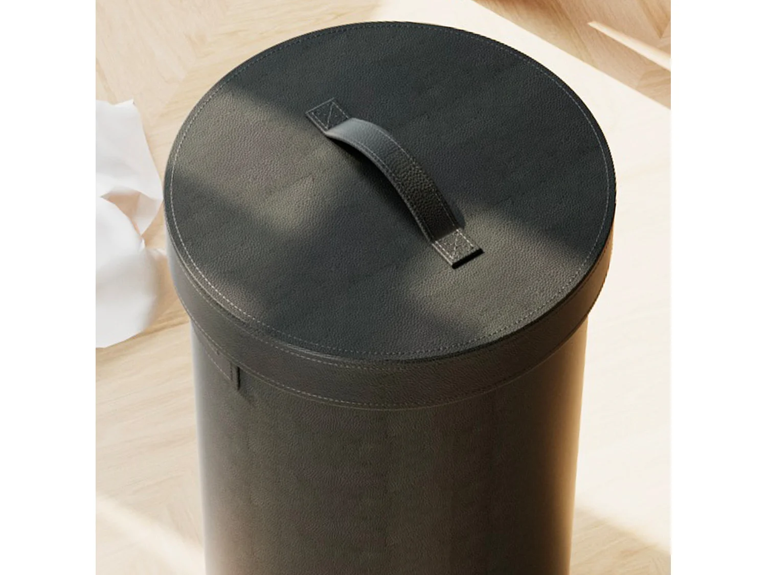 Hudson wasmand 30L van zwart of wit gestructureerd kunstleer, smal design met verborgen deksel