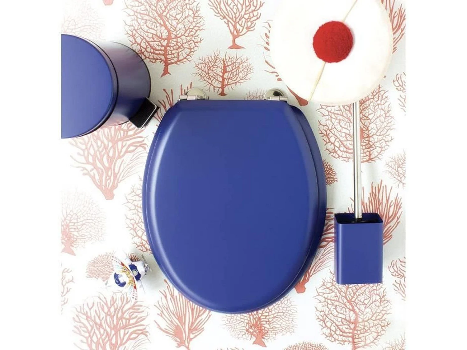 Dolce WC-bril van gevormd hout in marineblauw met robuuste roestvrijstalen scharnieren, mat design en afmetingen 47x38 cm