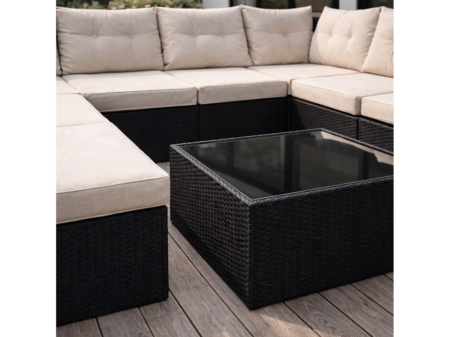 Salon de jardin 8 places en résine tressée noir et beige YANUCA