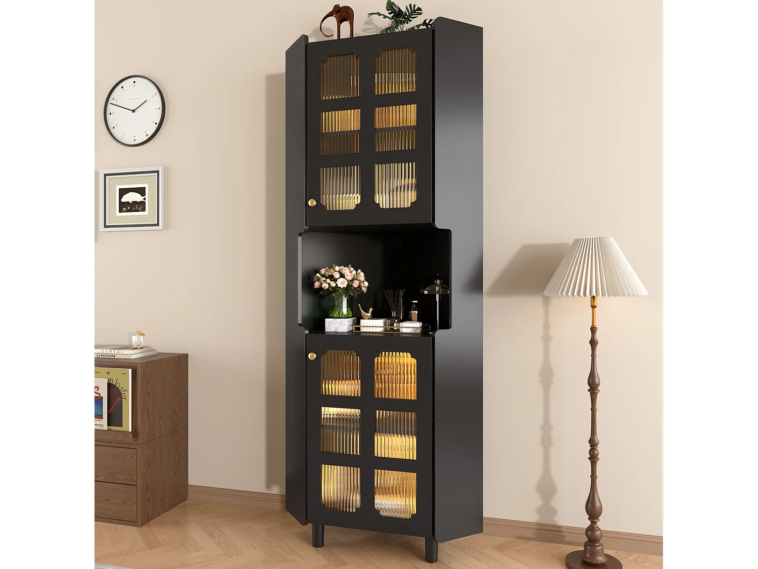 Lackierte Eckvitrine – 63,5 x 45 x 157,5 cm – mit LEDs, 2 Türen und Einlegeboden – MDF – schwarz