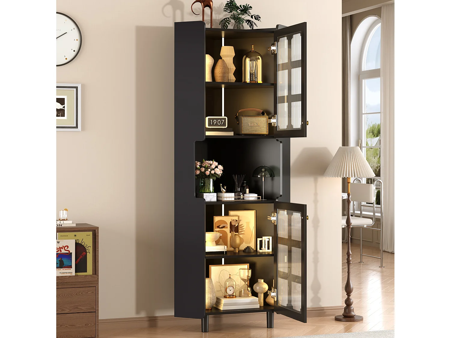 Lackierte Eckvitrine – 63,5 x 45 x 157,5 cm – mit LEDs, 2 Türen und Einlegeboden – MDF – schwarz