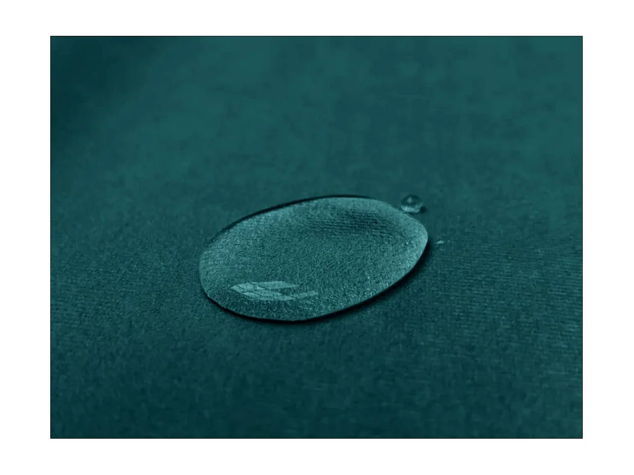 Cadre de lit TALI avec tête de lit et sommier à lattes en velours - Vert - Dimensions du couchage : 160 x 200 cm