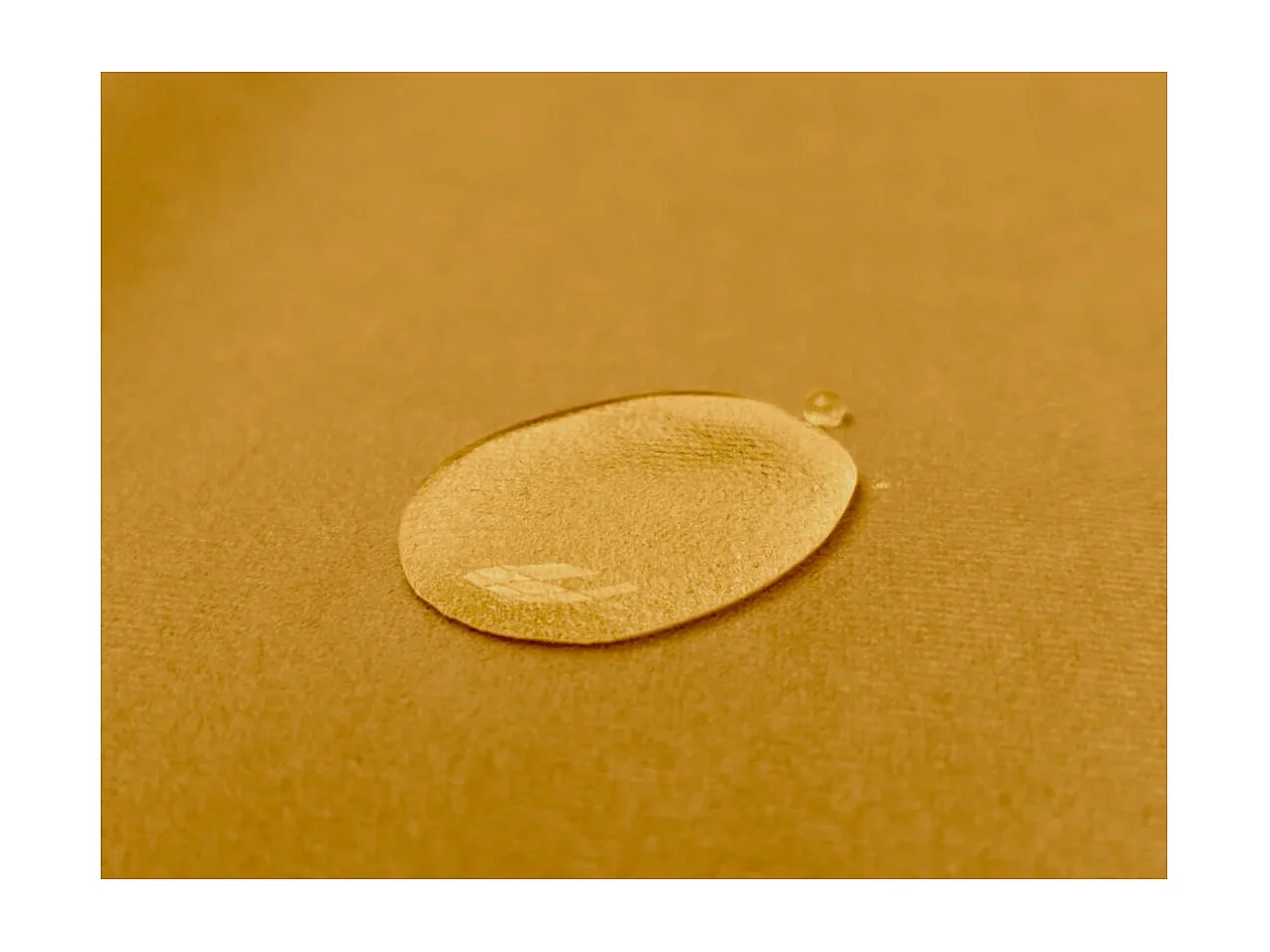 Cadre de lit TALI avec tête de lit et sommier à lattes en velours - Jaune - Dimensions du couchage : 140 x 200 cm