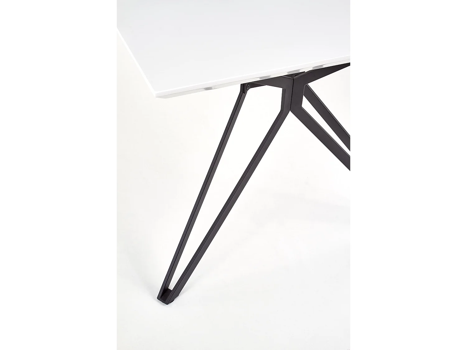 Table blanche pour 4/6 personnes 160x90 cm