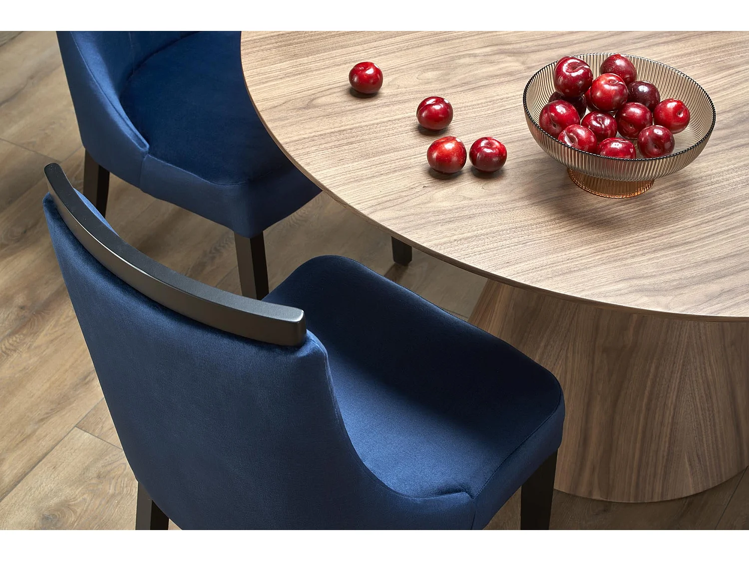 Table ronde en chêne pour 4 personnes 136x78 cm