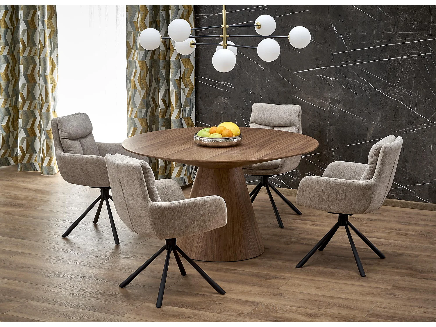 Table ronde en chêne pour 4 personnes 136x78 cm