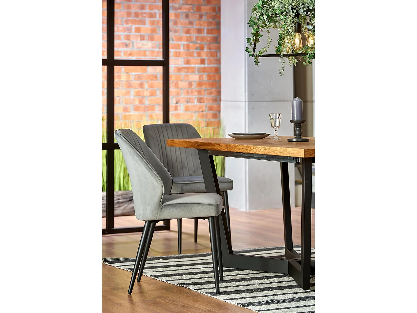 Table extensible pour 6/8 personnes en chêne 160/250x77 cm