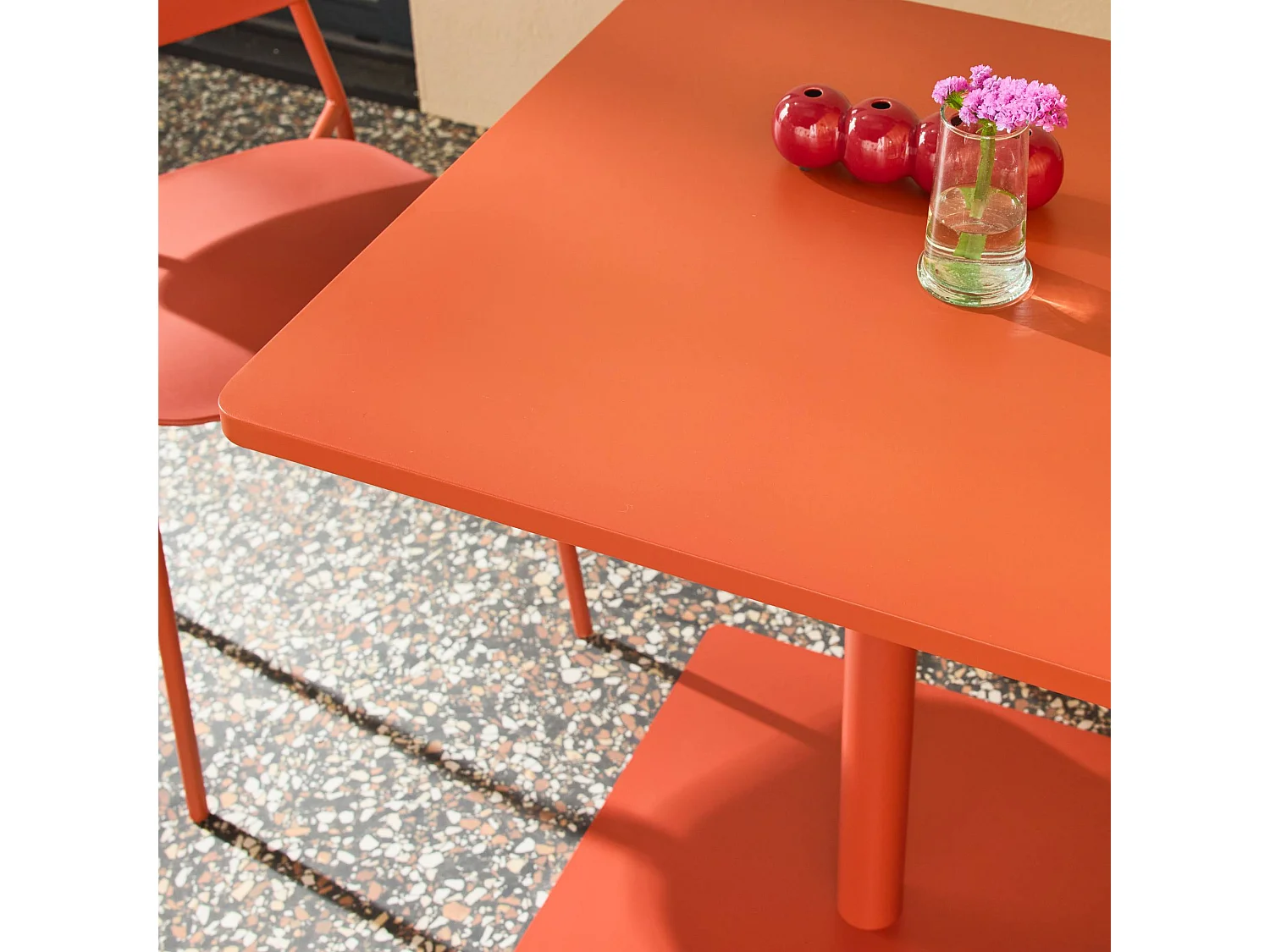 Table de jardin bistrot carré acier + 2 assises 70 cm terracotta - Orea + Liva