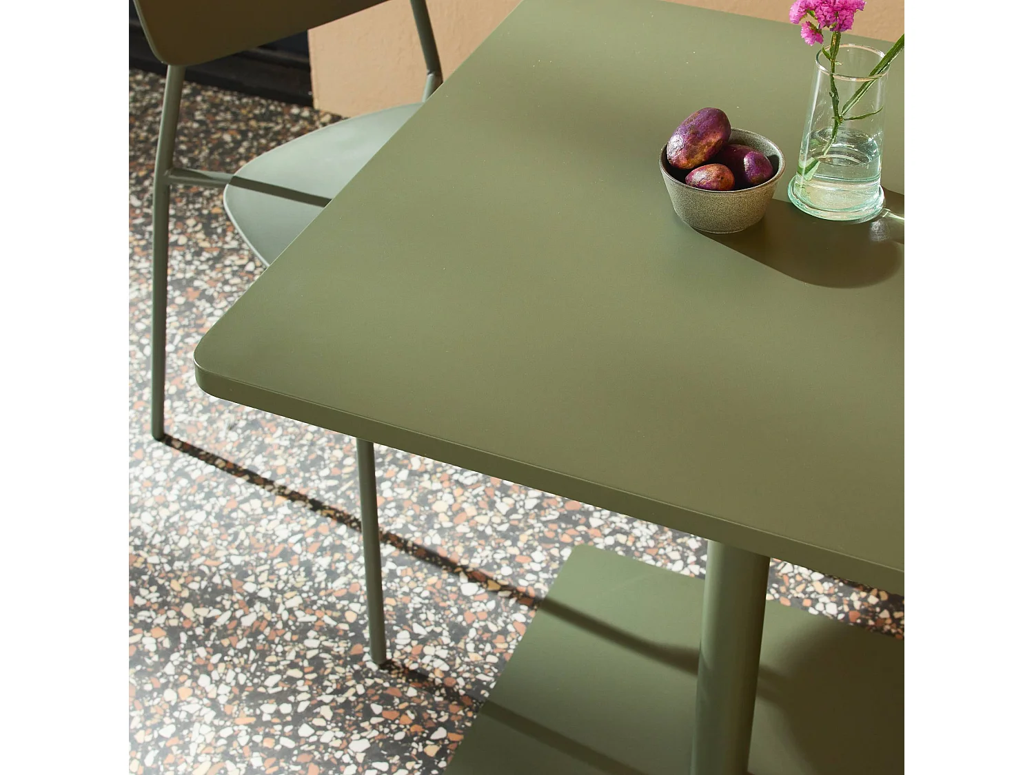 Table de jardin bistrot carré acier + 2 assises 70 cm kaki - Orea + Liva