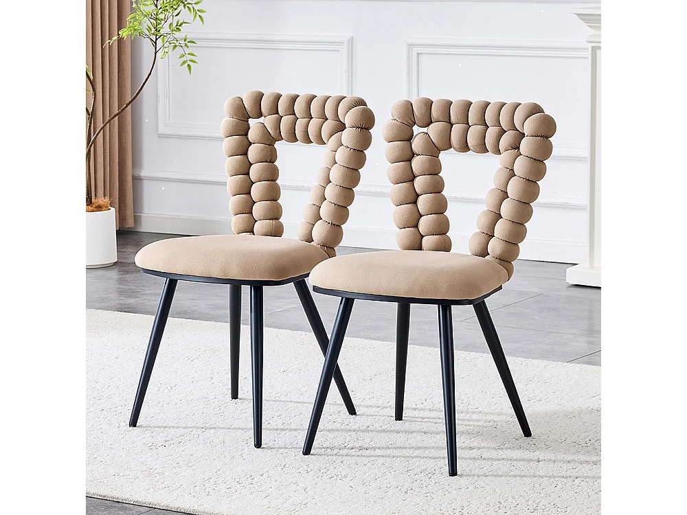 Fluwelen eetkamerstoelen (set van 2) - rugleuning met driehoekige uitsparing, zwarte metalen poten, camel