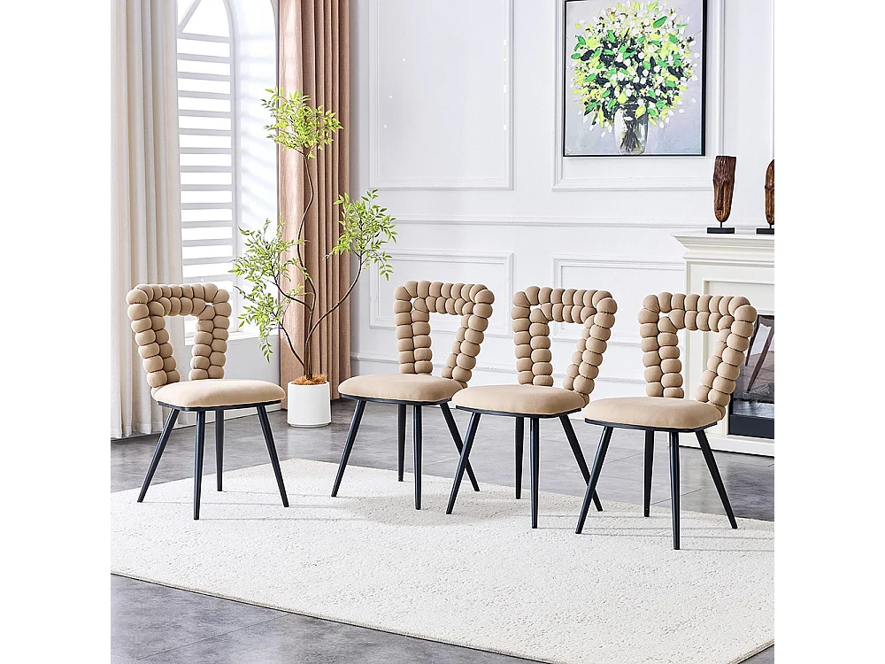 Fluwelen eetkamerstoelen (set van 2) - rugleuning met driehoekige uitsparing, zwarte metalen poten, camel