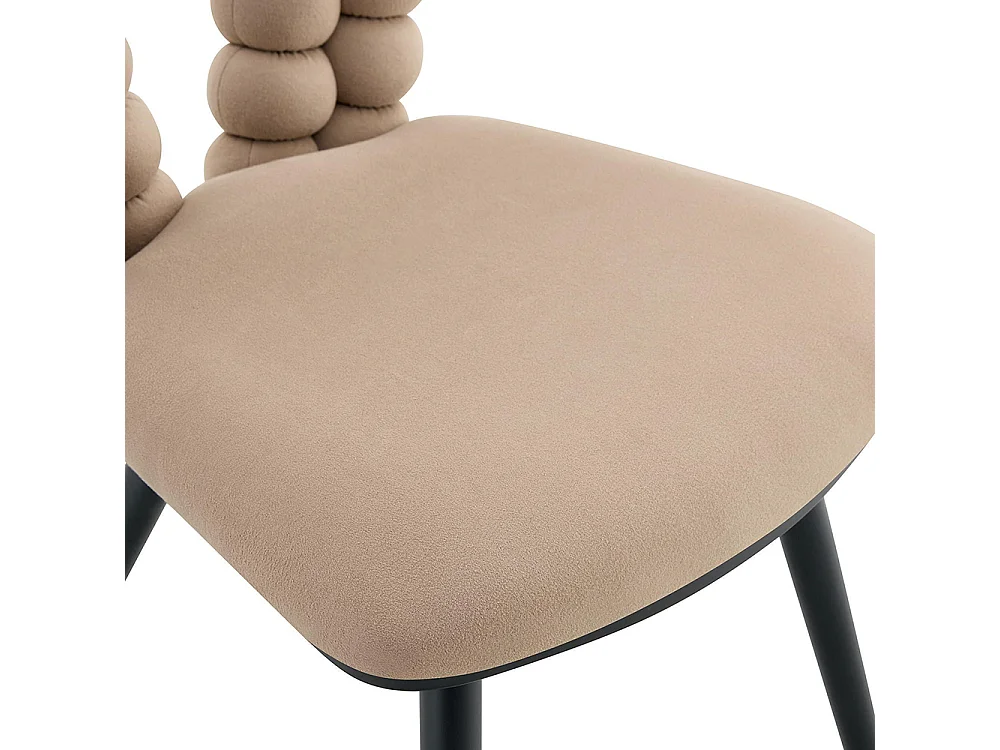 Fluwelen eetkamerstoelen (set van 2) - rugleuning met driehoekige uitsparing, zwarte metalen poten, camel