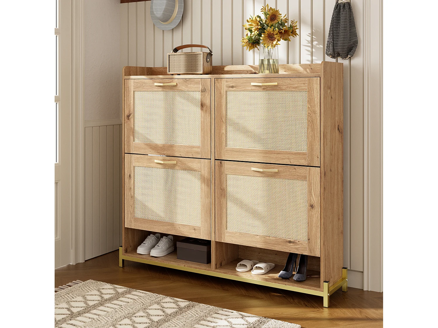 Meuble à Chaussures en Bois avec Portes en Rattan – 4 Portes et Plateau Supérieur – Compact pour l’Entrée