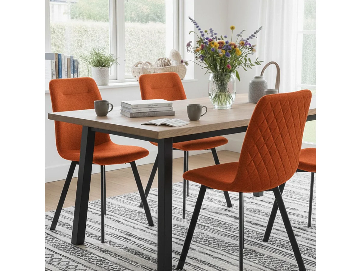 Lot de 4 chaises en microfibre avec dossier surpiqûres en losange orange pieds métal noir - ELYO