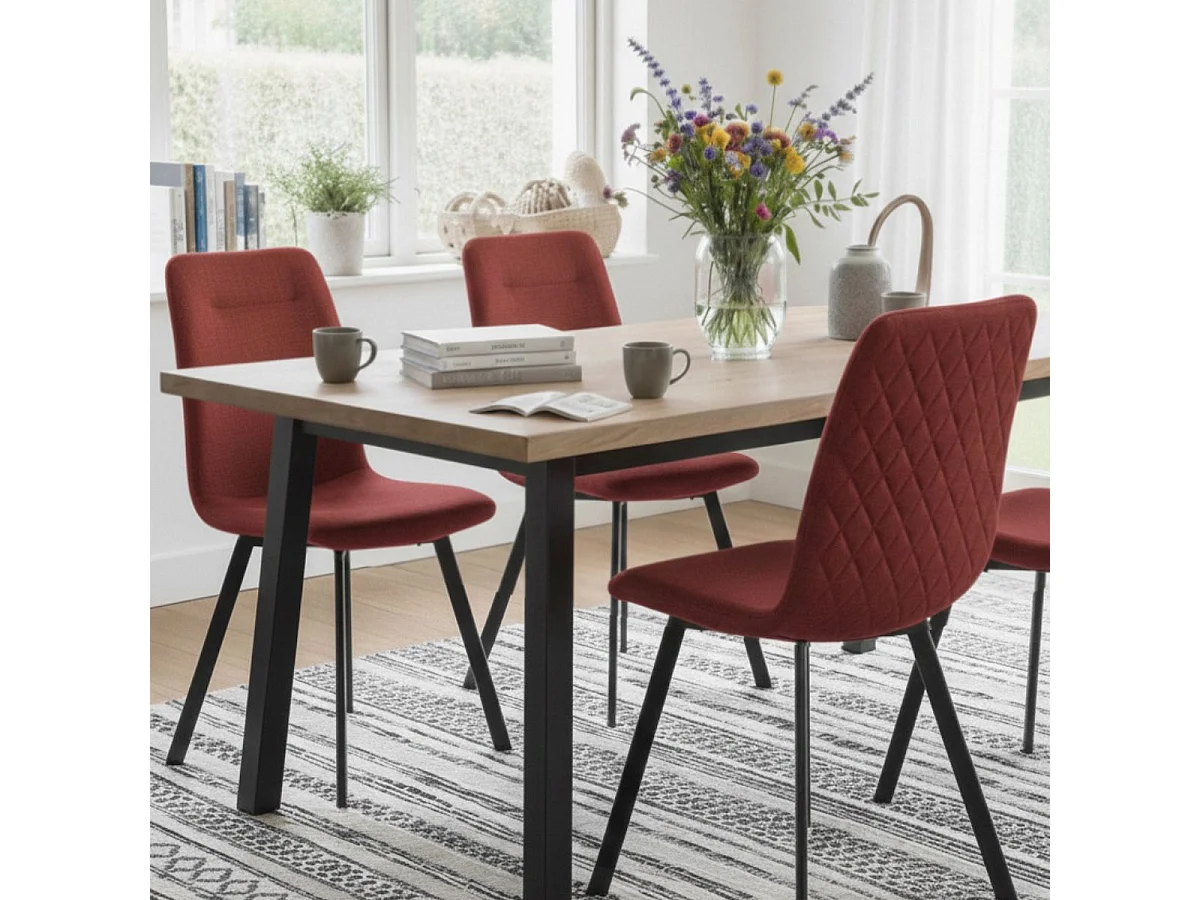 Lot de 4 chaises en microfibre avec dossier surpiqûres en losange rouge pieds métal noir - ELYO