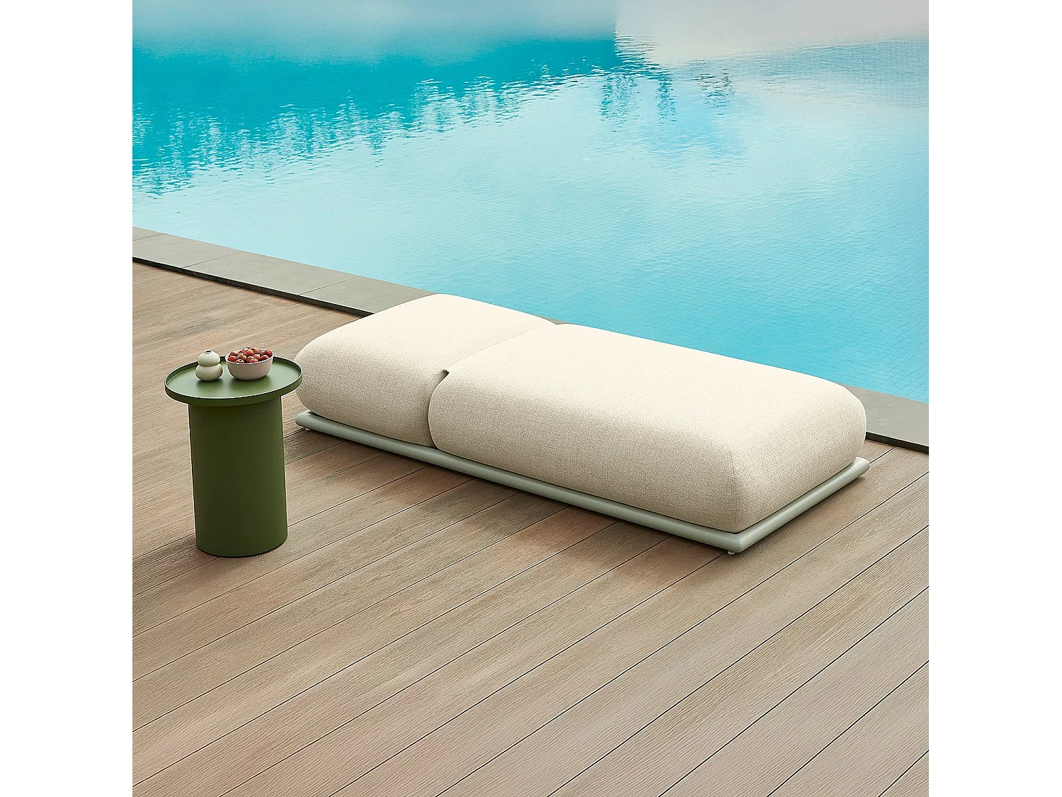 Bain de soleil en tissu déperlant et aluminium gris clair - Crème