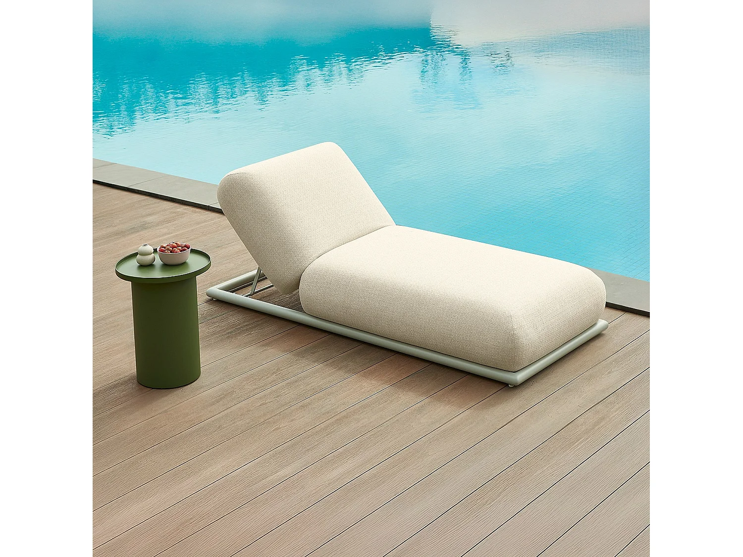 Bain de soleil en tissu déperlant et aluminium gris clair - Crème