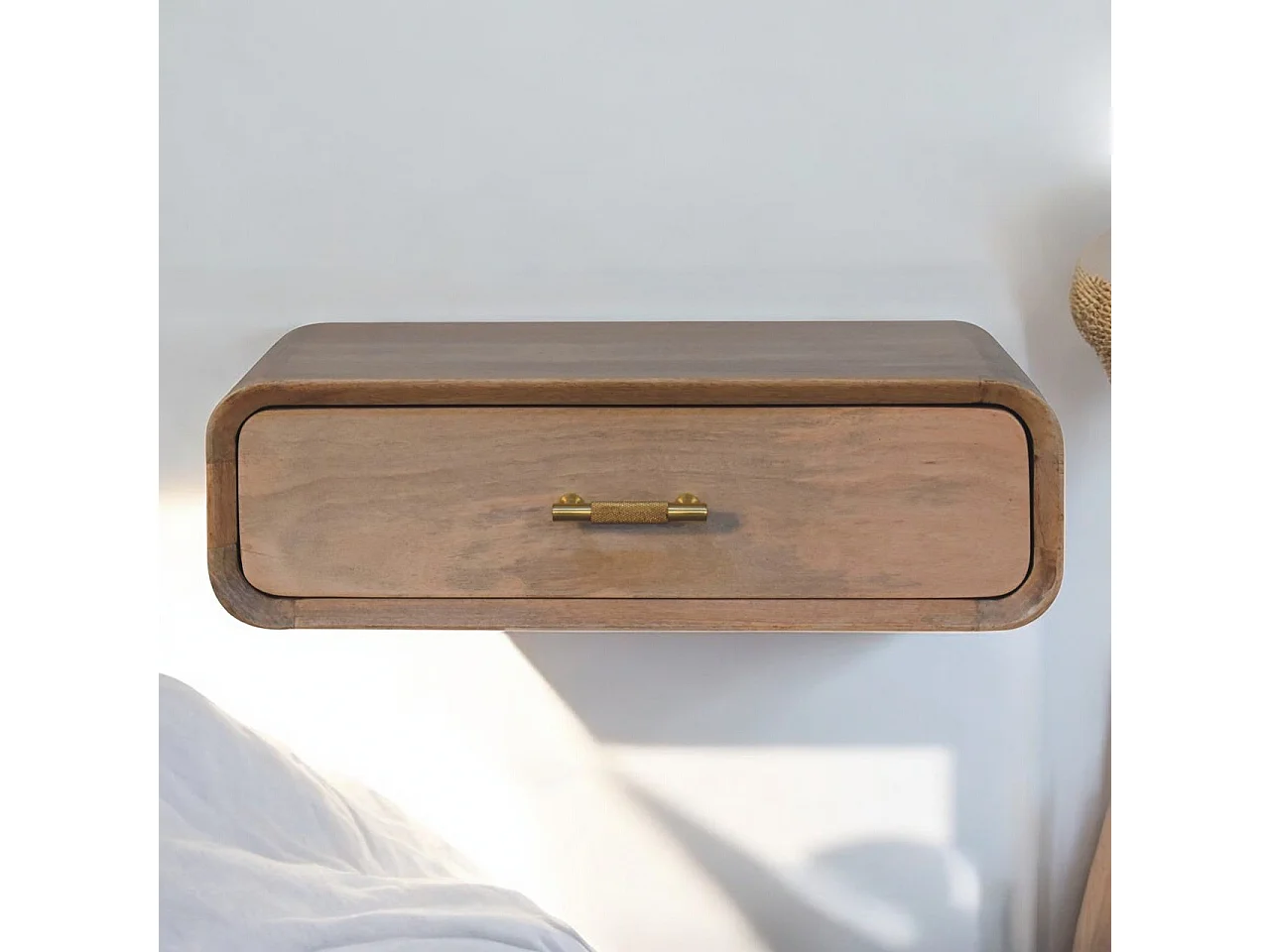 Stolik nocny z litego drewna Sonoma Artisan Furniture z barem w kształcie litery T, 1 szuflada, jasnobrązowy