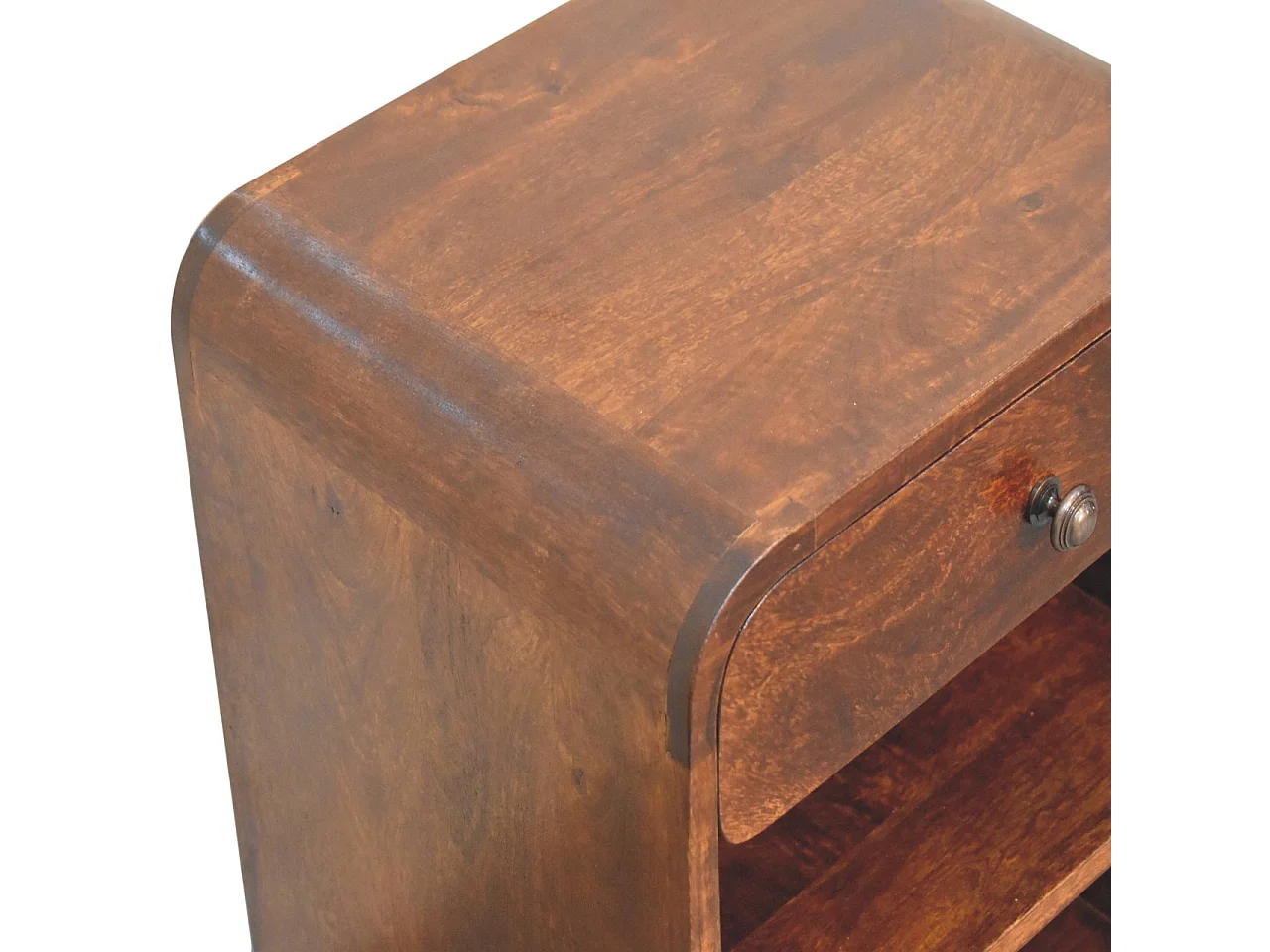 Artisan Furniture sengebord lavet af massivt aspetræ med et åbent design, 1 skuffe og 2 åbne rum, mørkebrun farve.