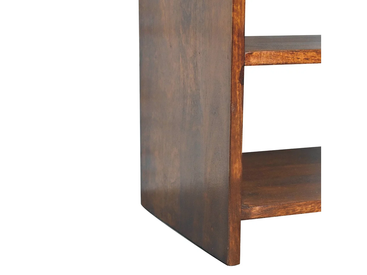 Artisan Furniture sengebord lavet af massivt aspetræ med et åbent design, 1 skuffe og 2 åbne rum, mørkebrun farve.