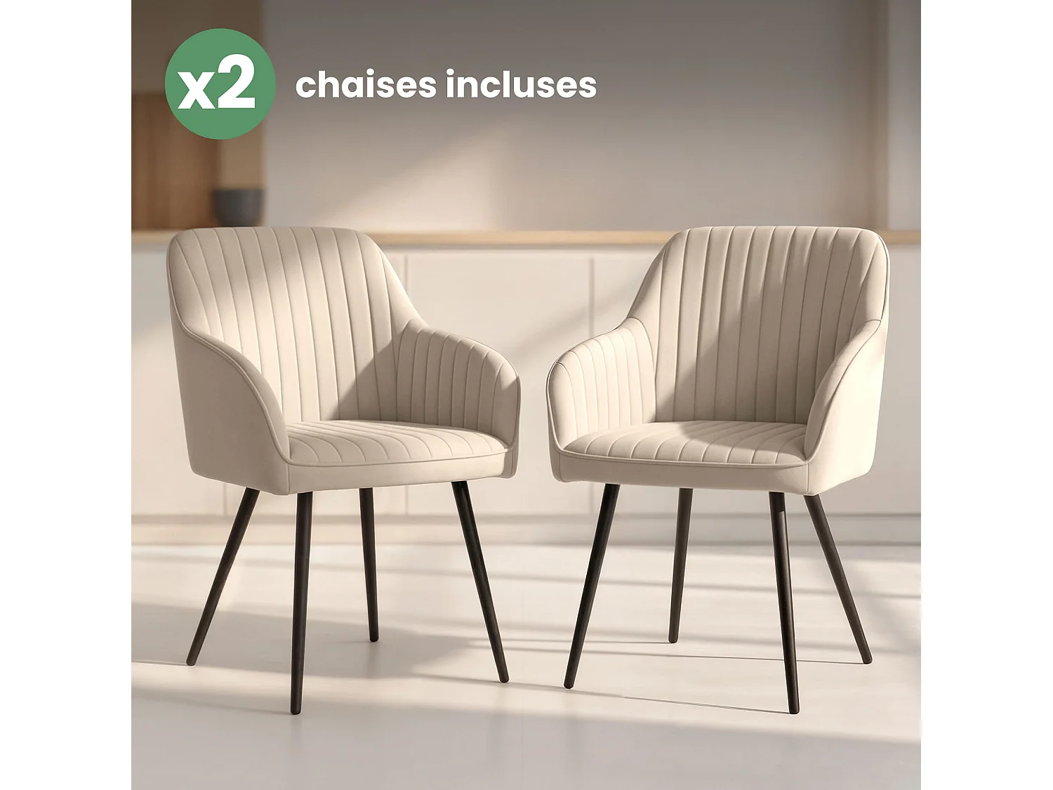 Set van 2 Eetkamerstoelen FLORENCE met Armleuningen / Gestoffeerde Stoelen / Fluwelen Stoelen en Metalen Poten / Beige met zwarte benen