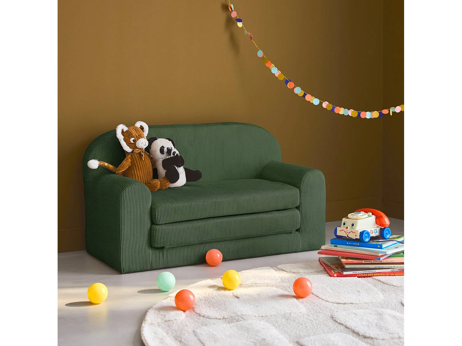 Canapé lit enfant en velours côtelé dépliable. couleur kaki. L 90 x P 43 x H 51.5 cm