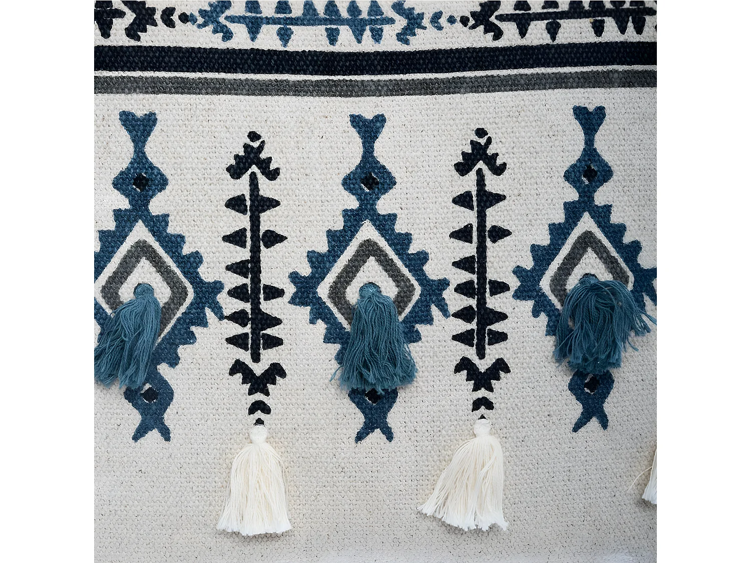 Housse de Coussin imprimé Ethnique avec Pompons 40 x 40 cm