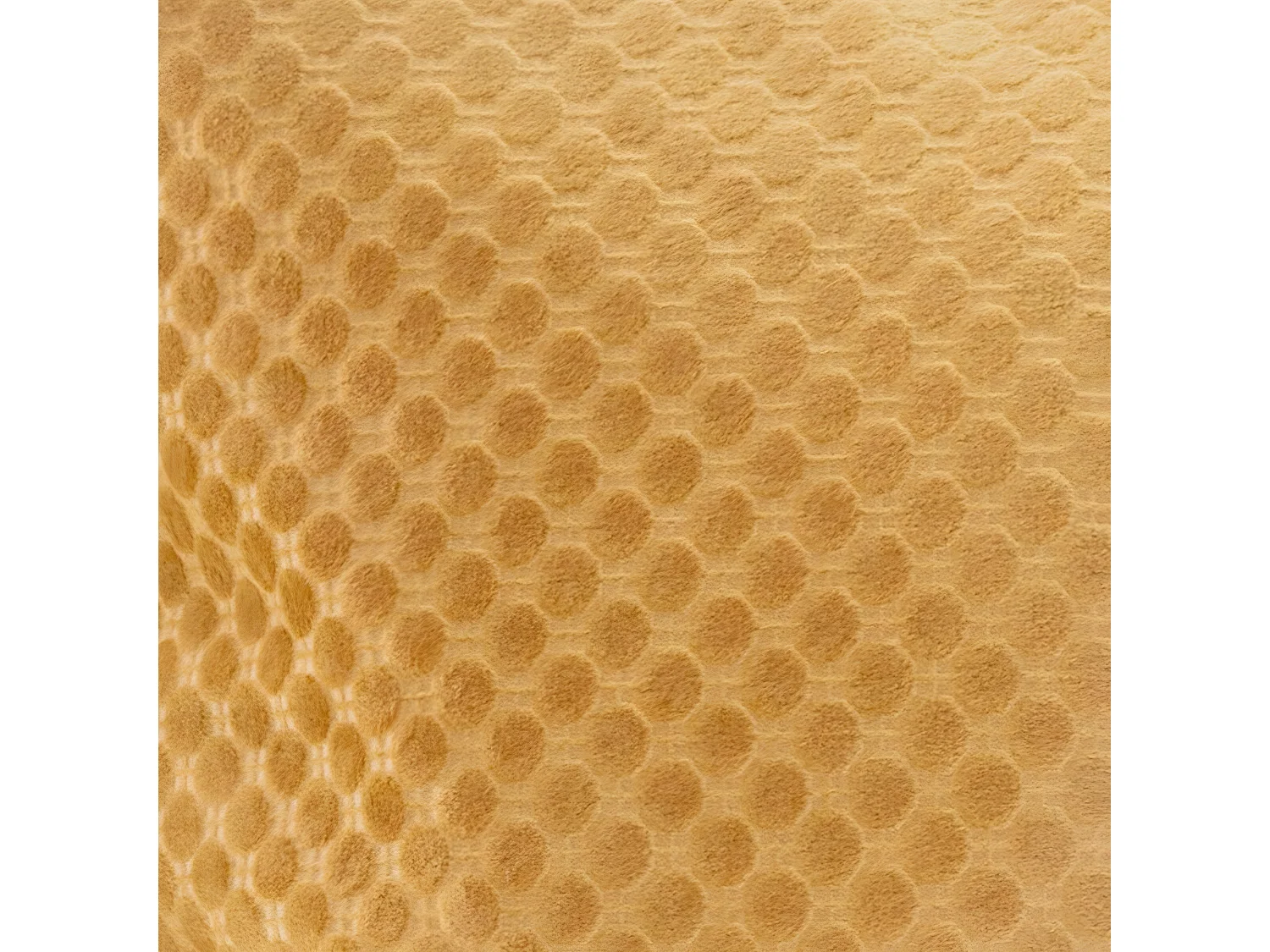 Coussin déhoussable en Velours Ocre motif en relief 45 x 45 cm