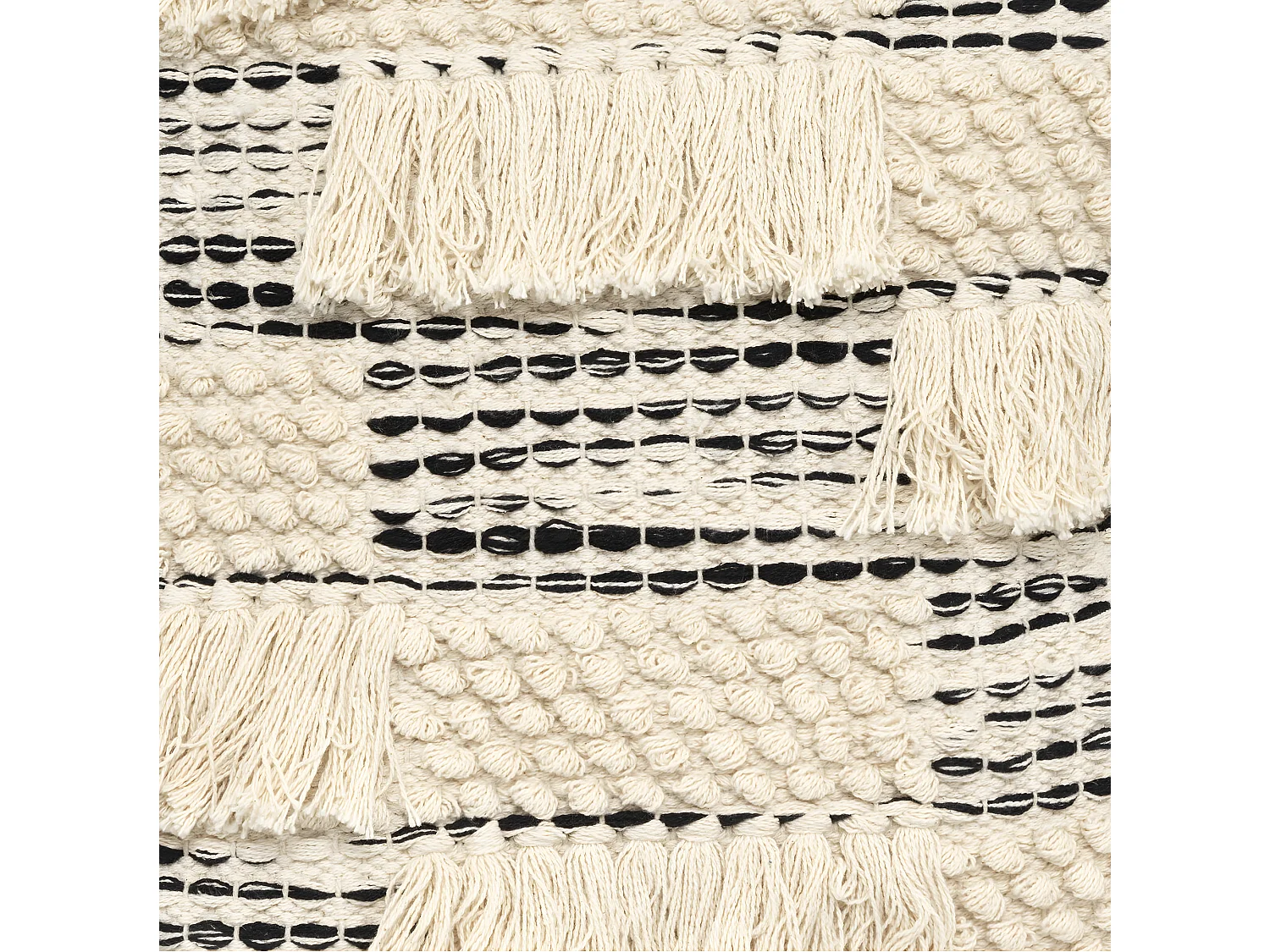 Coussin déhoussable en Coton motifs en relief et franges 45 x 45 cm