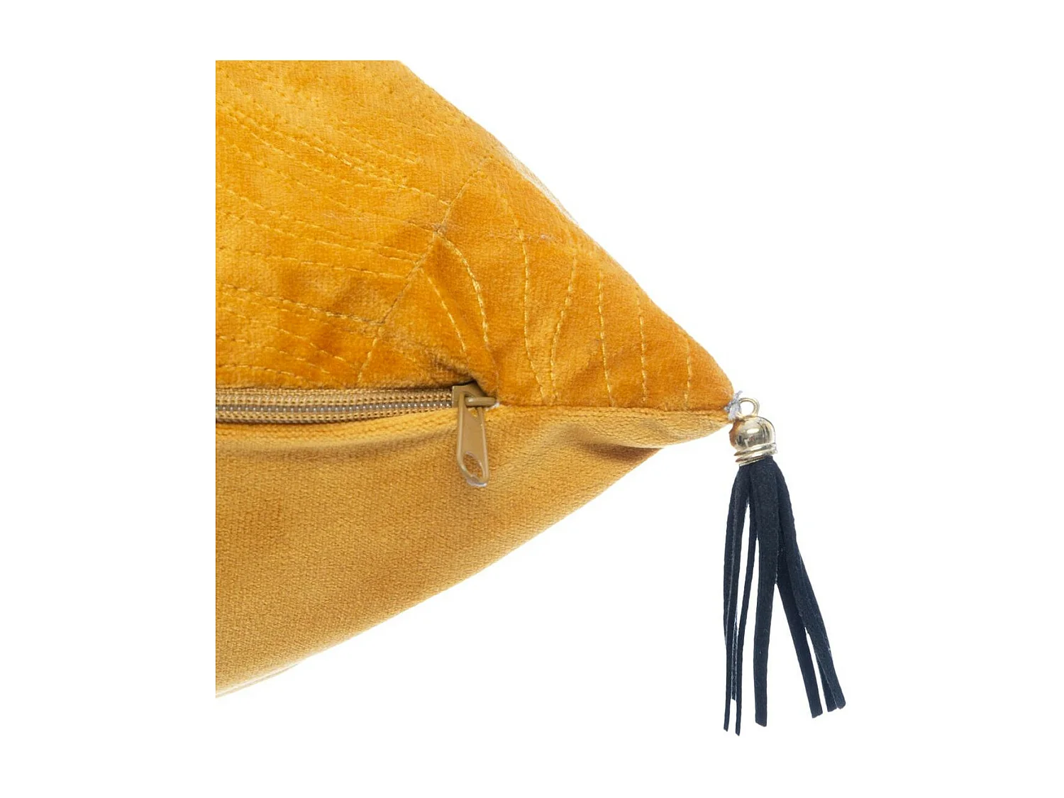 Coussin déhoussable en Velours Ocre avec broderie et pompons 40 x 40 cm