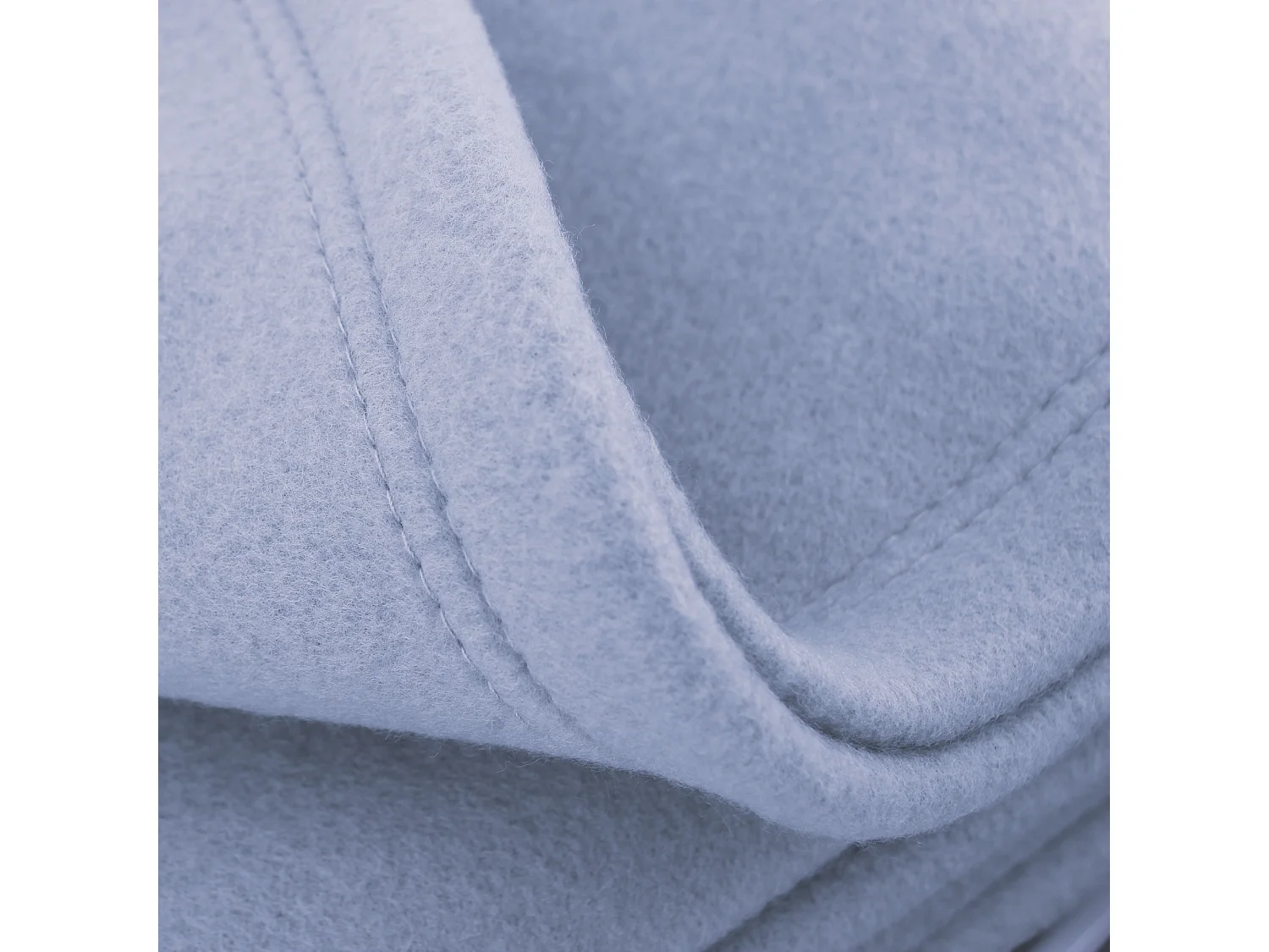 Couverture polaire 180x220 cm Isba Myosotis 100% Polyester 320 g/m2 traité non-feu